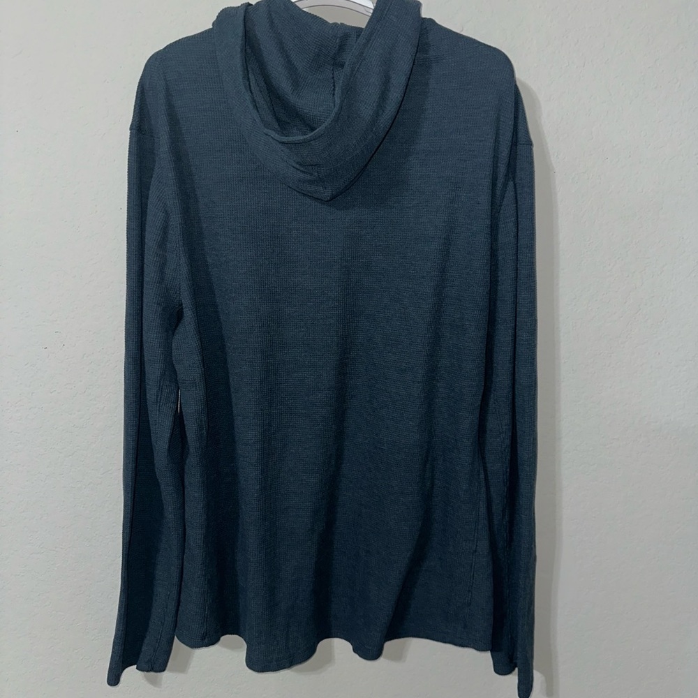Lululemon Men’s Long sleeve with hood Size XL